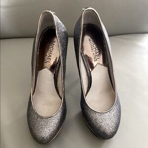 (EXCELLENT CONDITION) Michael Kors Glitter Pumps - Silver